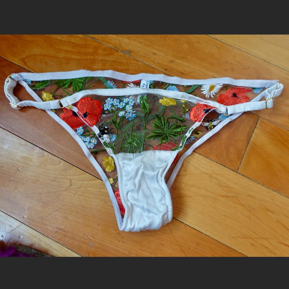 Studio Pia Flora Brazilian Brief - size S/M